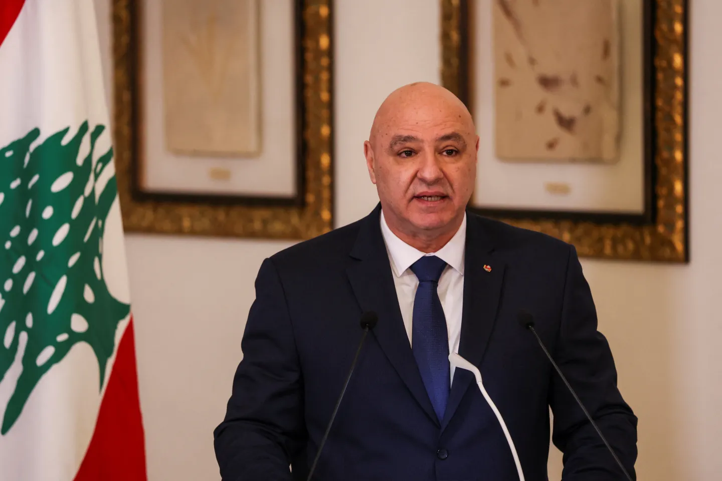 الرئيس اللبناني يؤكد ضرورة تثبيت وقف إطلاق النار وضبط الحدود مع سوريا