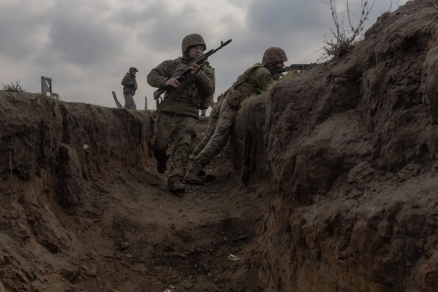 Ukraine-Russia trade blame for attacks amid US-led peace efforts