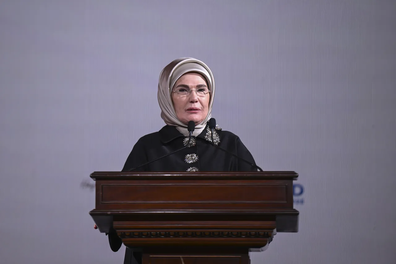 بانوی اول ترکیه بر حمایت ترکیه از آسیب‌دیدگان سیلاب در پاکستان تأکید کرد