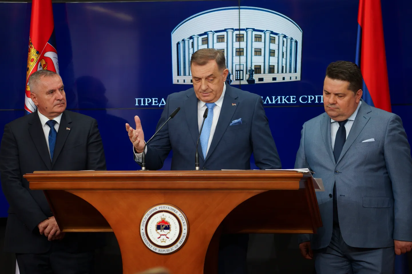 Bosnia issues arrest warrant for defiant Republika Srpska president