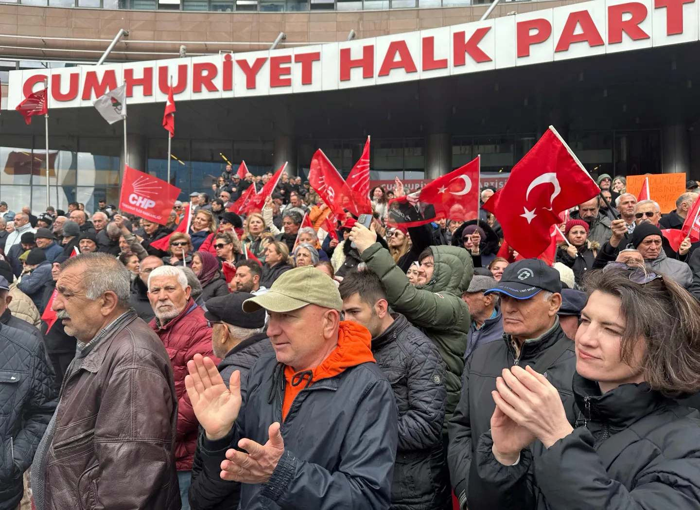 Mayor of Istanbul chop arrest over corruption investigation