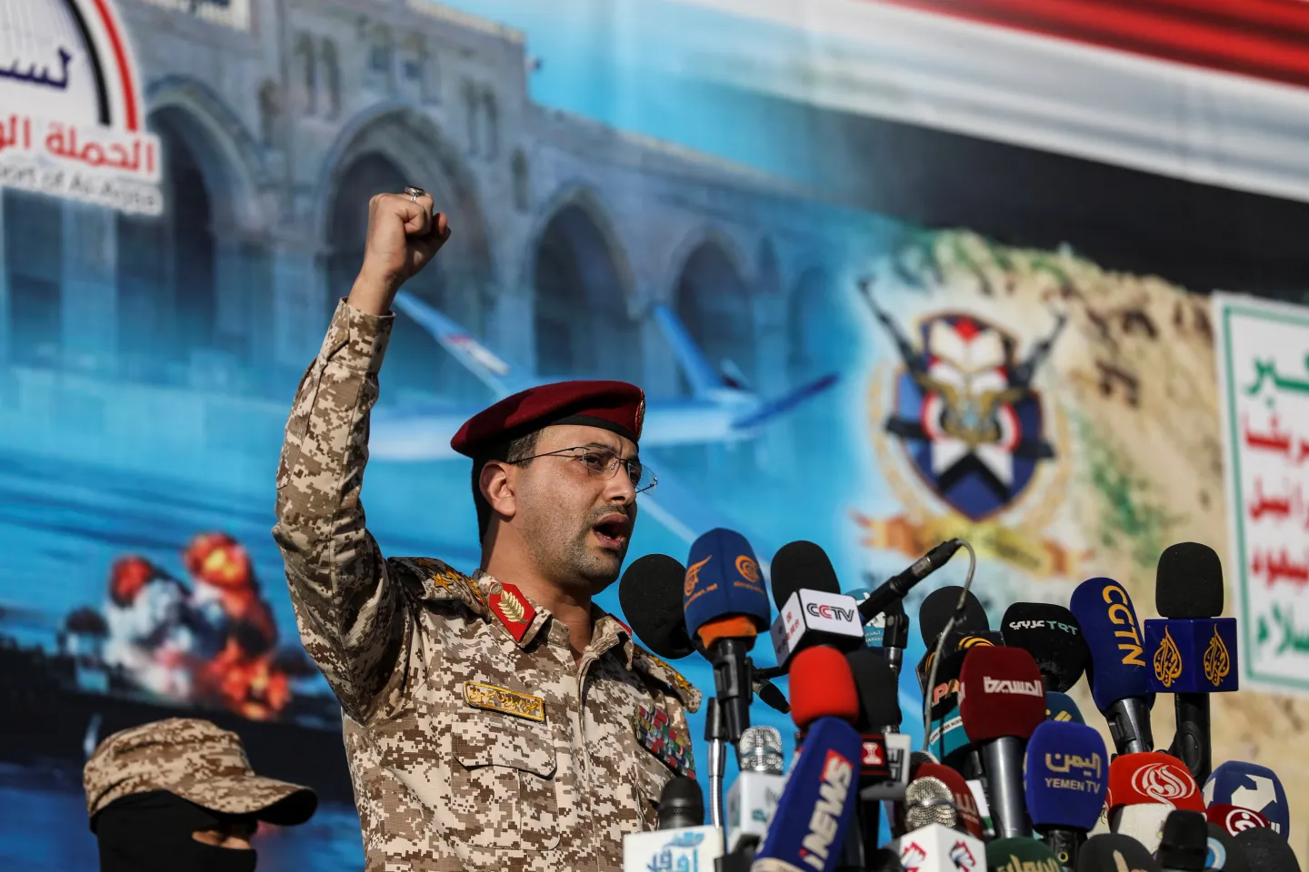 یمن پایگاه هوایی نواتیم را با موشک فلسطین ۲ هدف گرفت