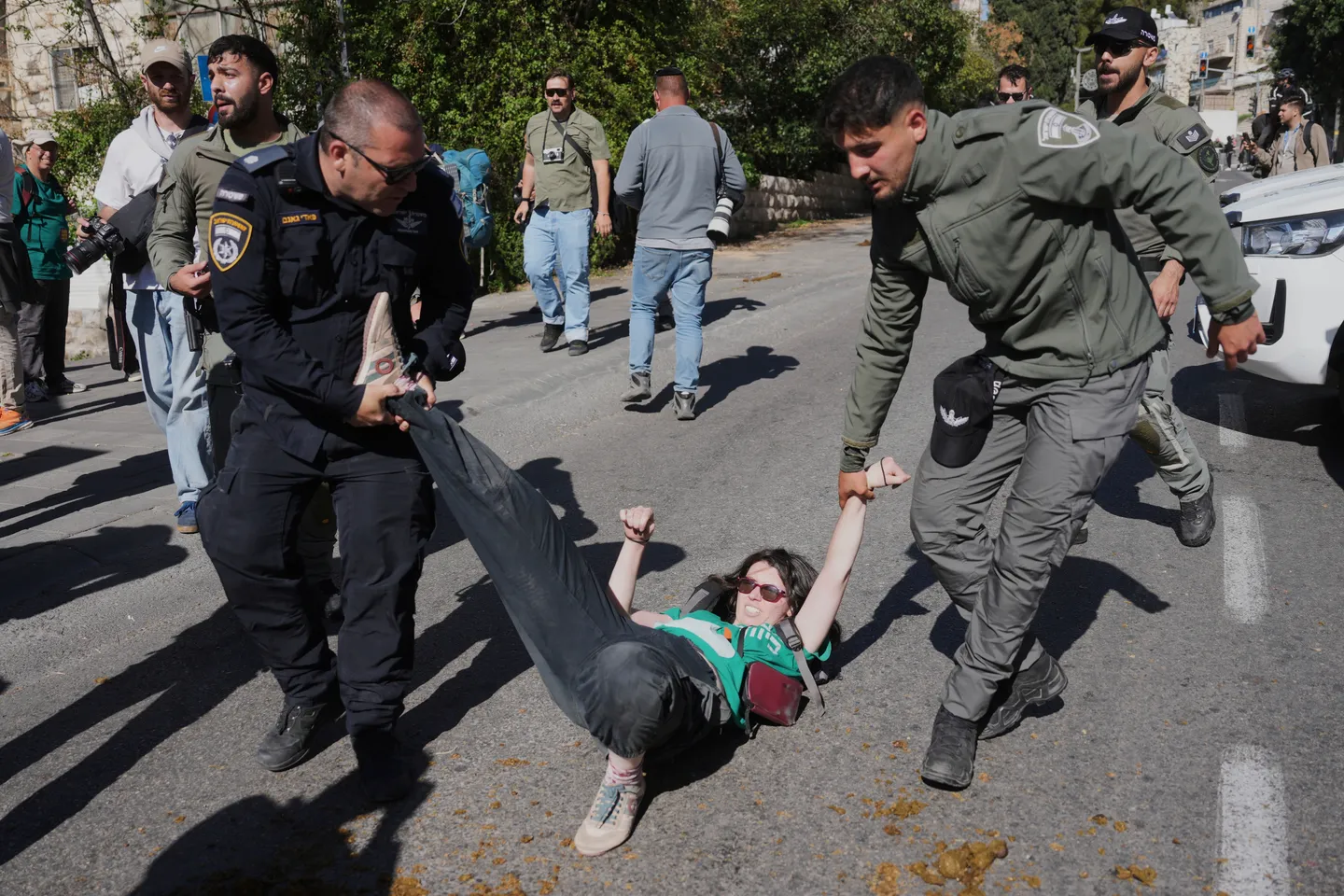 إسرائيل.. الحكومة تجتمع الخميس للتصويت على إقالة رئيس الشاباك ومظاهرات ضد نتنياهو لتخلّيه عن الأسرى