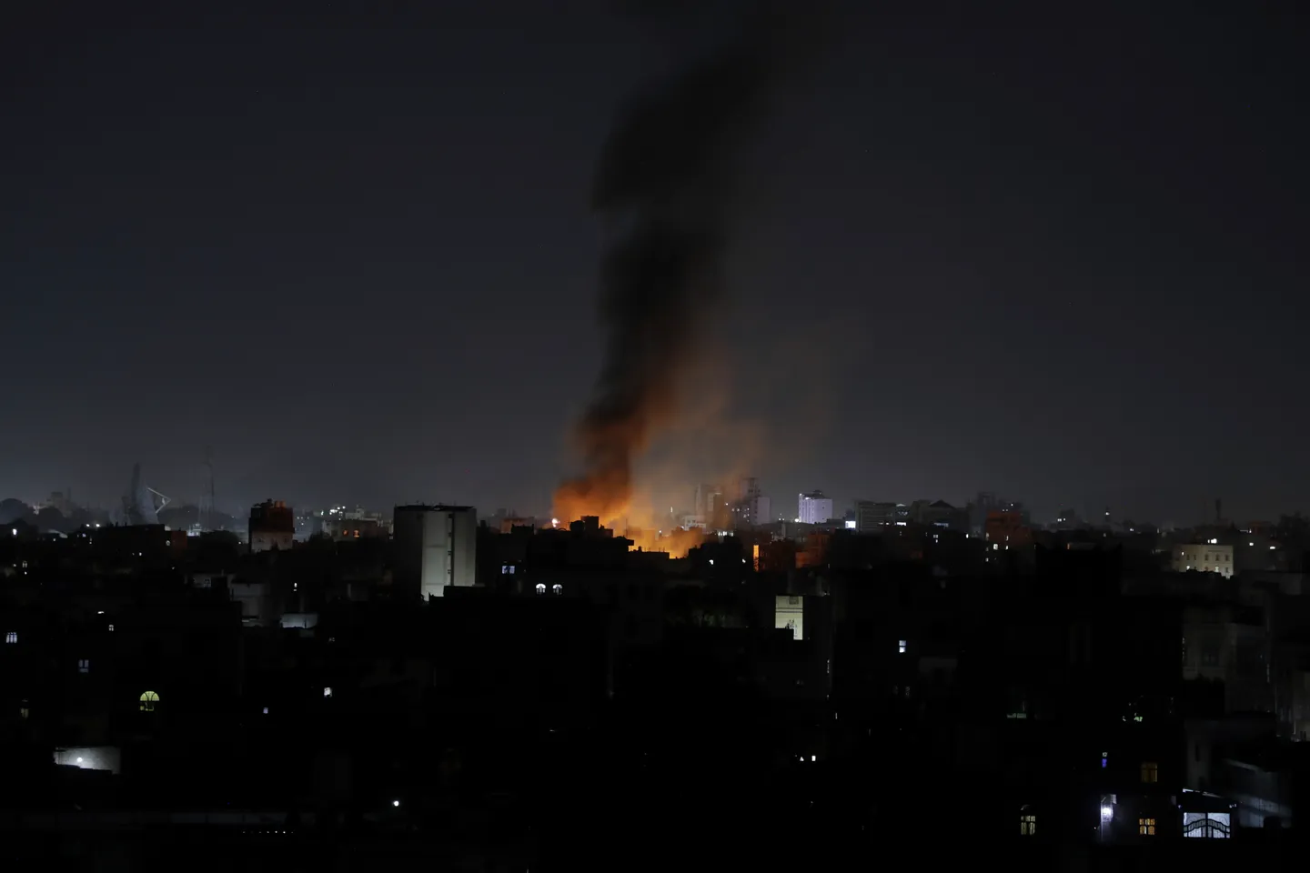 "الحوثي" تعلن مقتل 16 من عناصرها بغارات أمريكية على اليمن