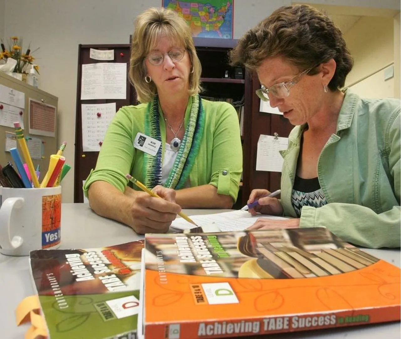 Vlaams minister van Onderwijs Demir snoeit in middelen volwassenenonderwijs na daling inschrijvingen