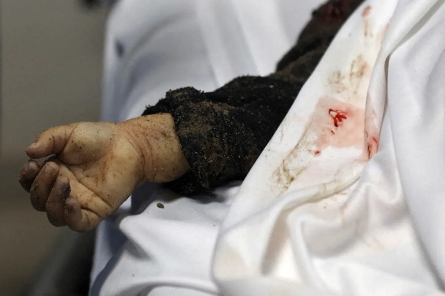 استشهاد 70 فلسطينياً بينهم أطفال بقصف على غزة الأربعاء والقطاع يدخل أولى مراحل المجاعة جراء الحصار