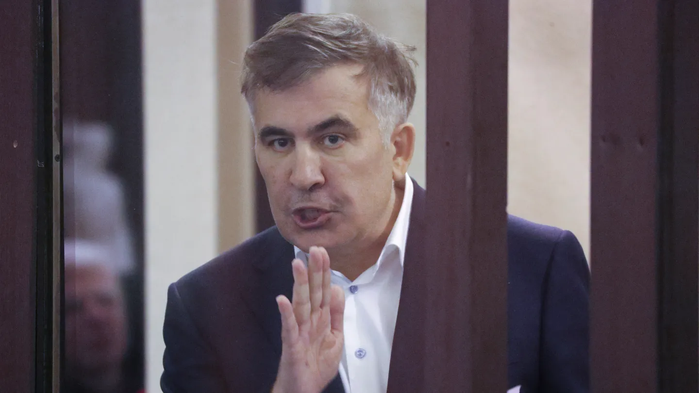 A grúz bíróság több mint tíz évre emelte Szaakasvili börtönbüntetését
