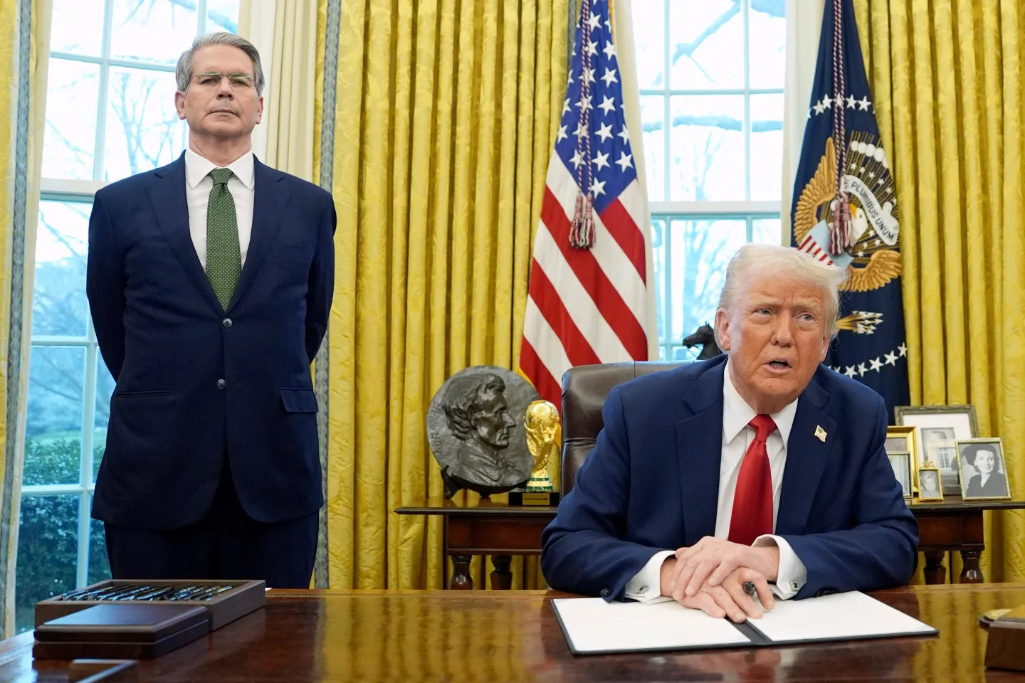Ақ Үй "Трамп Білім беру департаментін жабу туралы бұйрыққа қол қояды" деді