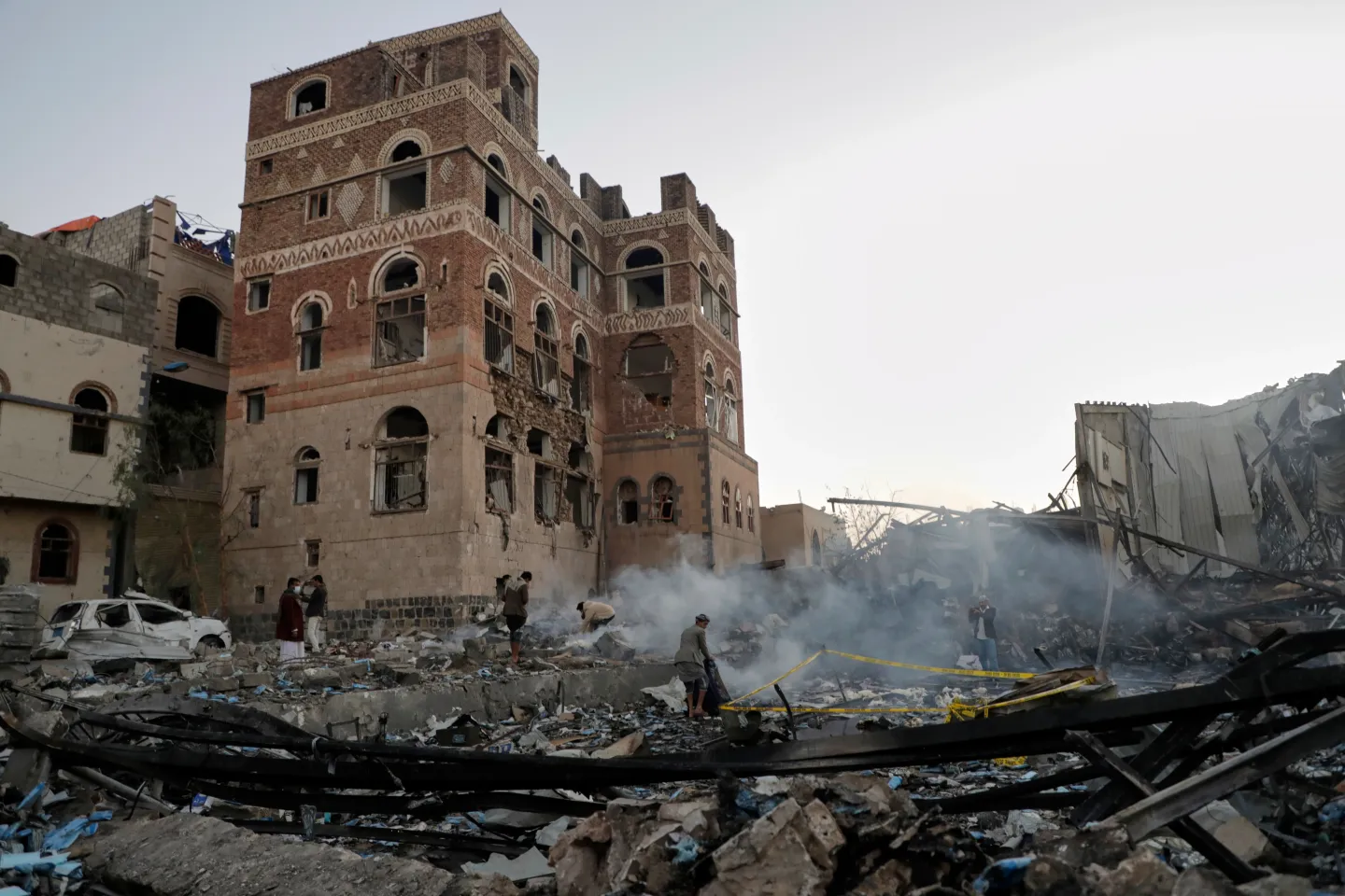 EE.UU. continúa bombardeando Yemen y amenaza con “aniquilar” a los hutíes