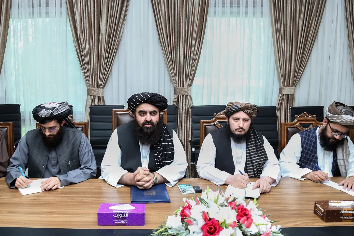 Taliban meet US officials in Kabul, release American citizen