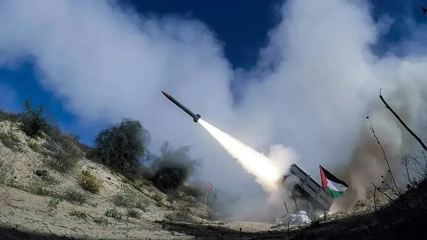 "القسام": قصفنا عسقلان برشقة صاروخية رداً على المجازر الصهيونية.. وجيش الاحتلال: اعترضنا اثنين