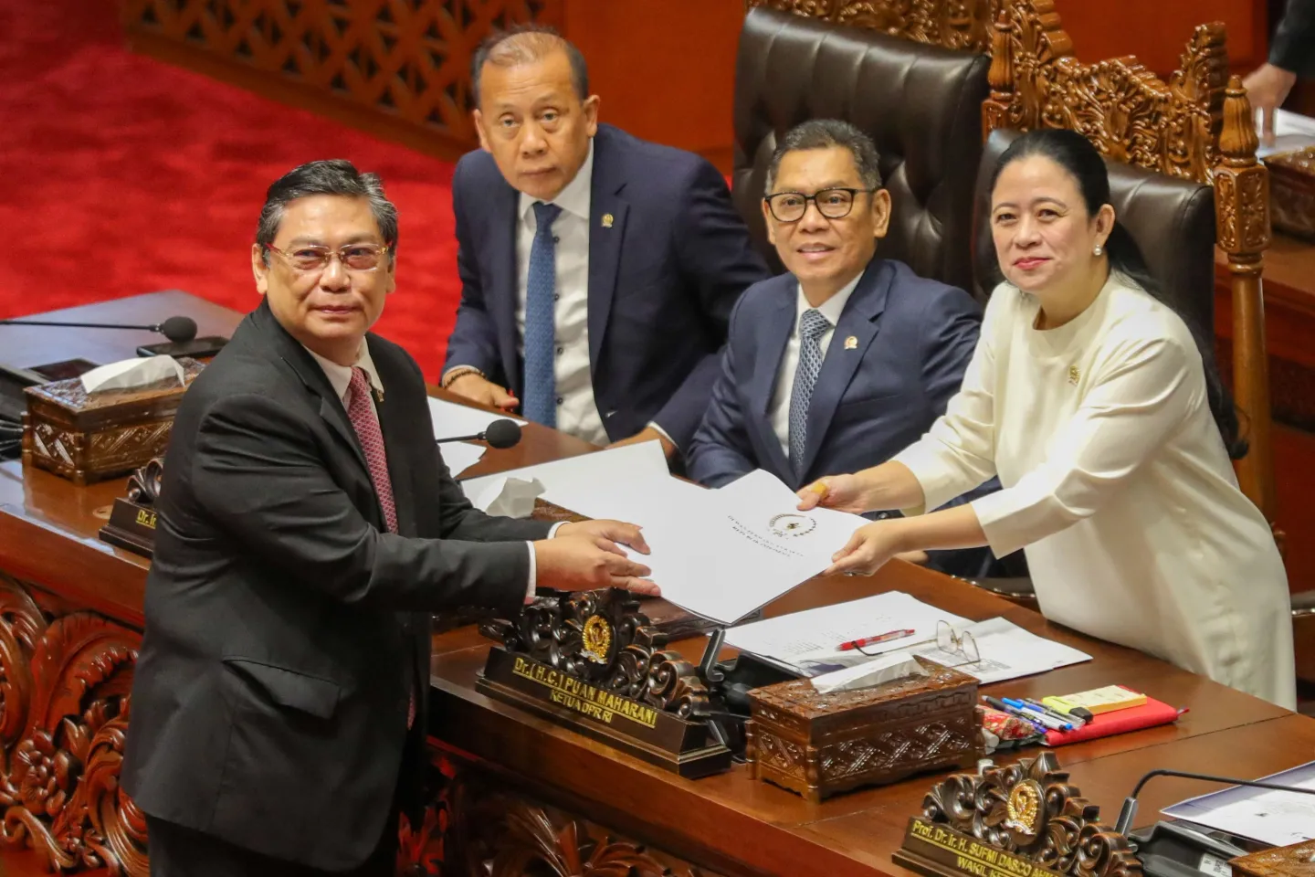 Il parlamento indonesiano approva modifiche controverse alla legge militare