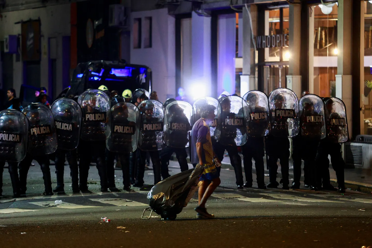 Milei obtiene aval para negociar con el FMI en medio de protestas y fuerte operativo policial
