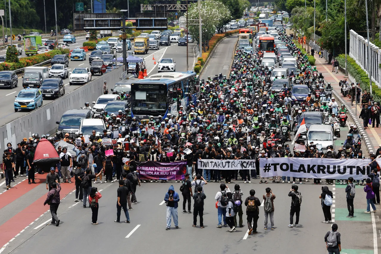 Индонезийският парламент одобри спорни промени в закона за въоръжените сили