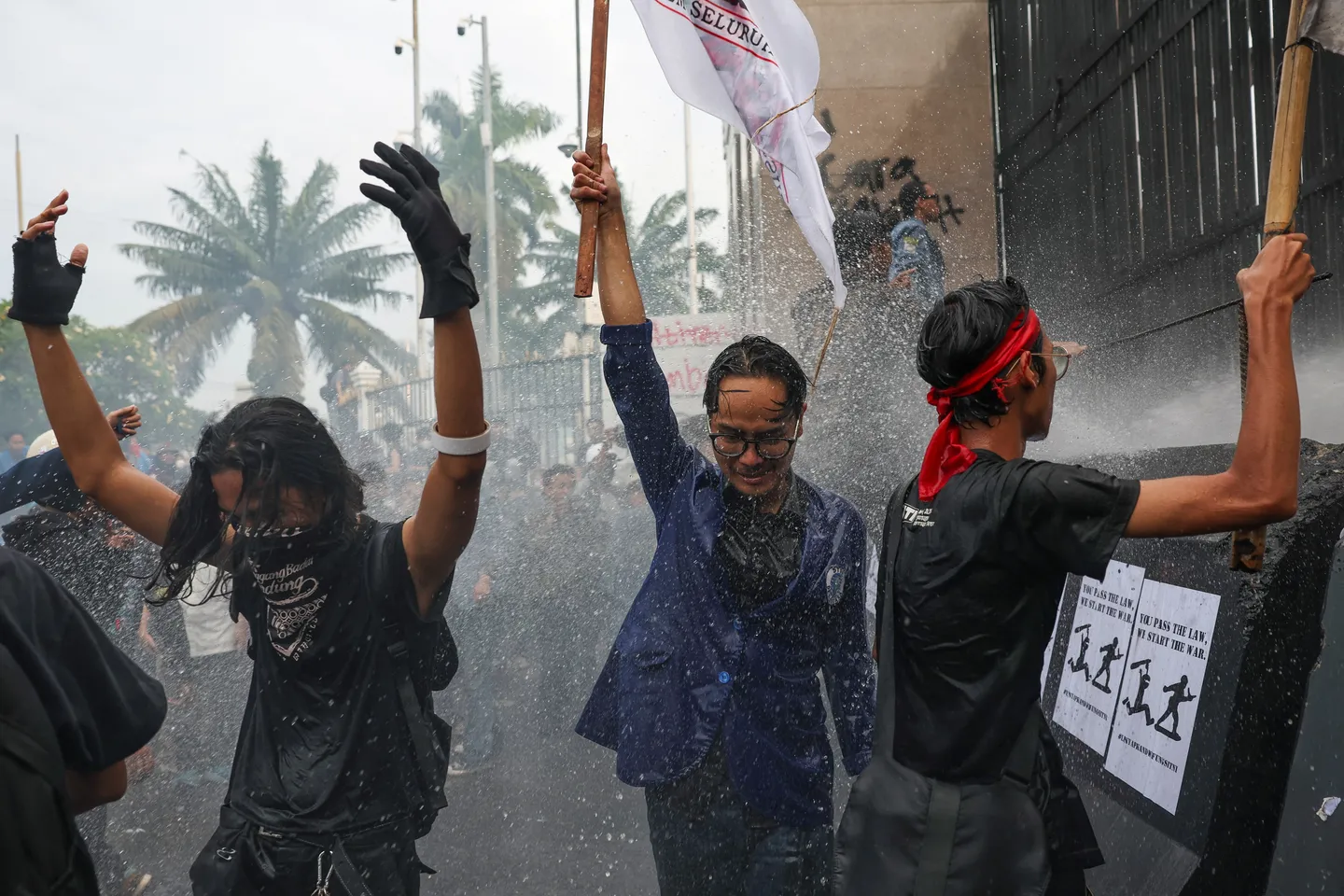 ھىندونېزىيە پارلامېنتى ئۆزگەرتىش كىرگۈزۈلگەن دەتالاشلىق ھەربىي قانۇننى تەستىقلىدى