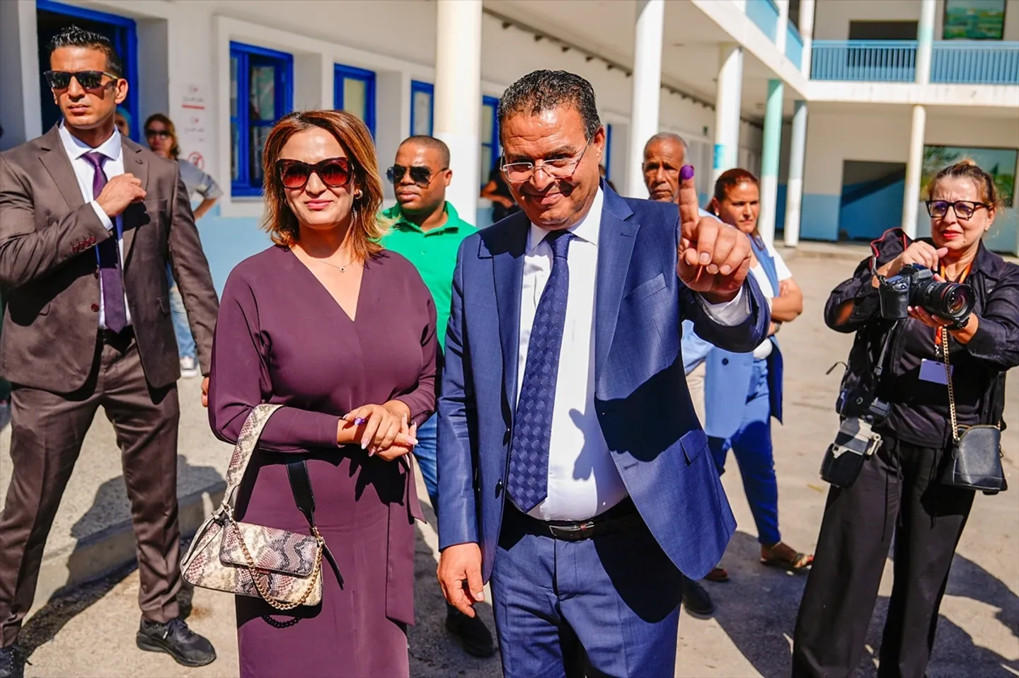 Tunisiň Prezidenti, Premýer-ministri vezipesinen boşatdy