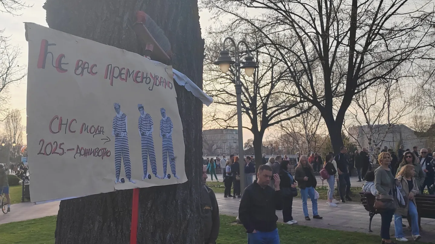 Protesta në Nish kundër mbledhjes së Partisë Progresive Serbe