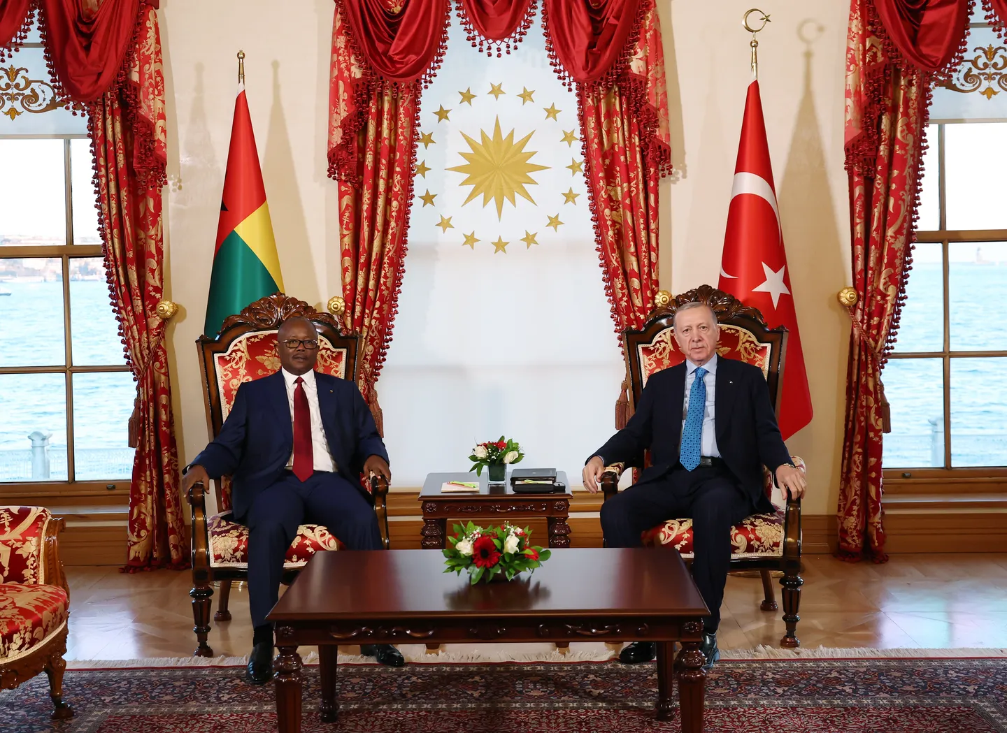 إسطنبول.. أردوغان يبحث مع رئيس غينيا العلاقات الثنائية وقضايا إقليمية ودولية