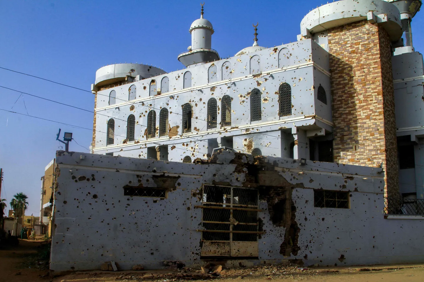 Sudan army  take full control of di presidential palace