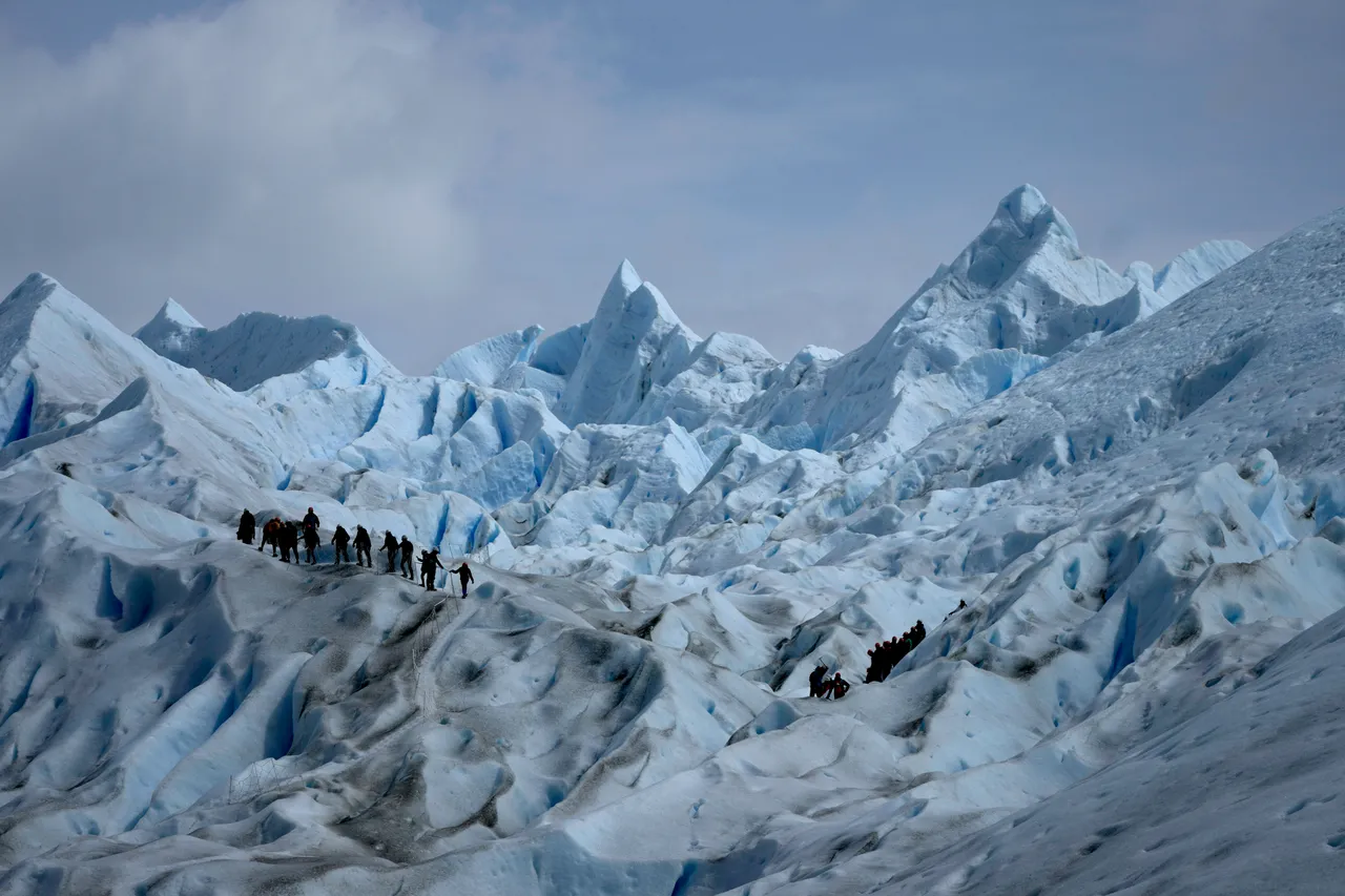 Global warming make China glacier area reduce by 26%