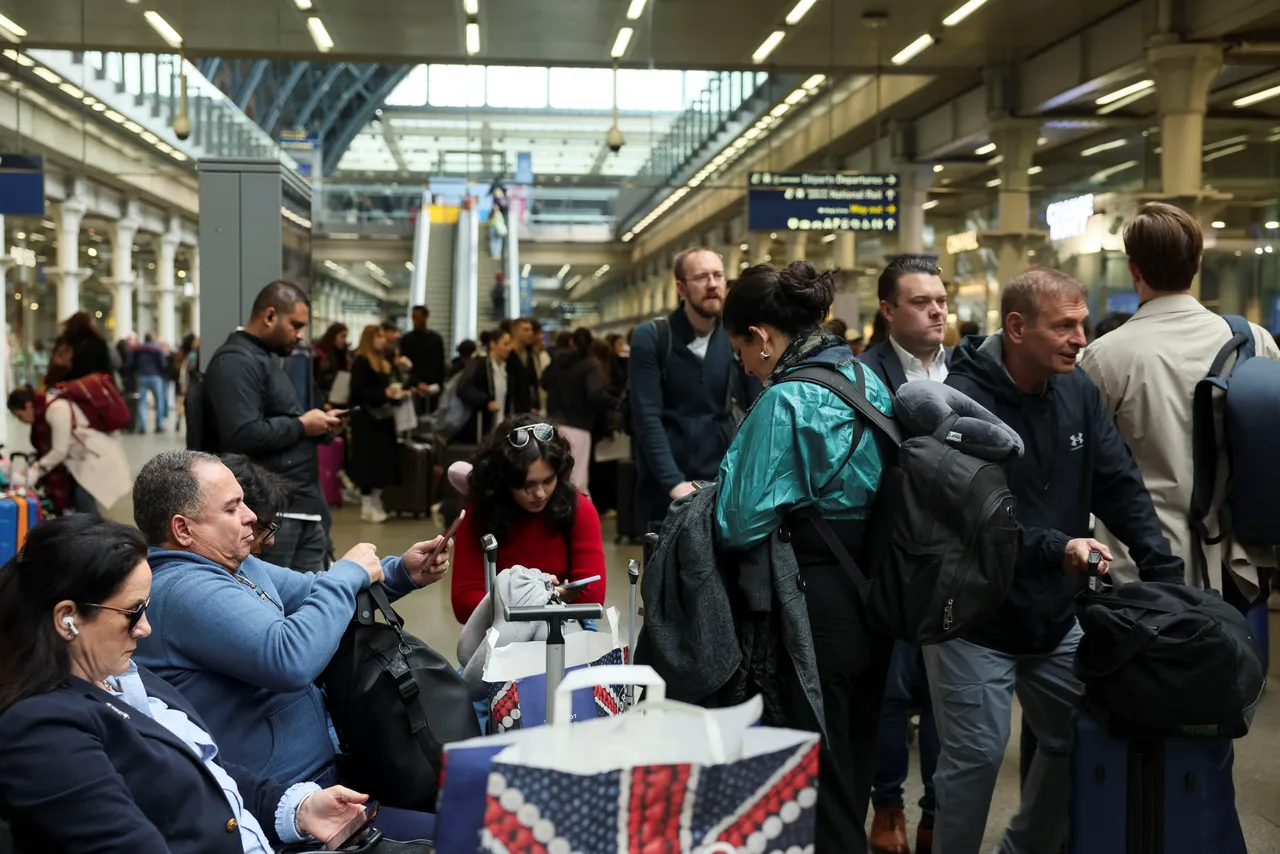 A londoni Heathrow repülőtér egy teljes napra bezár, miután a tűz jelentős áramkimaradást okozott