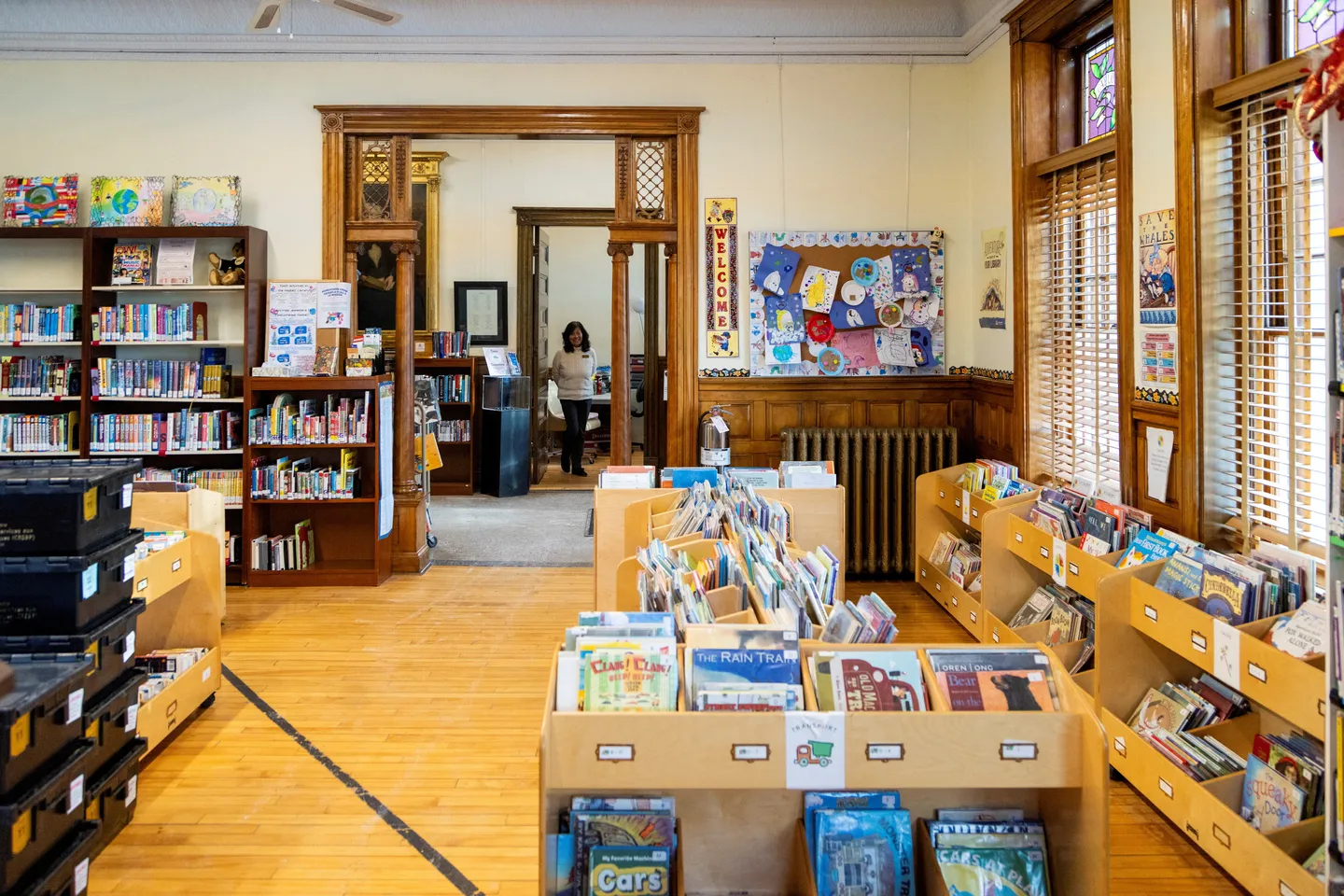 د کاناډا د تورنتو ښار په کتابتون کې په یوې حجاب لرونکې مسلمانې میرمنې پرته د کوم سببه برید وشو.