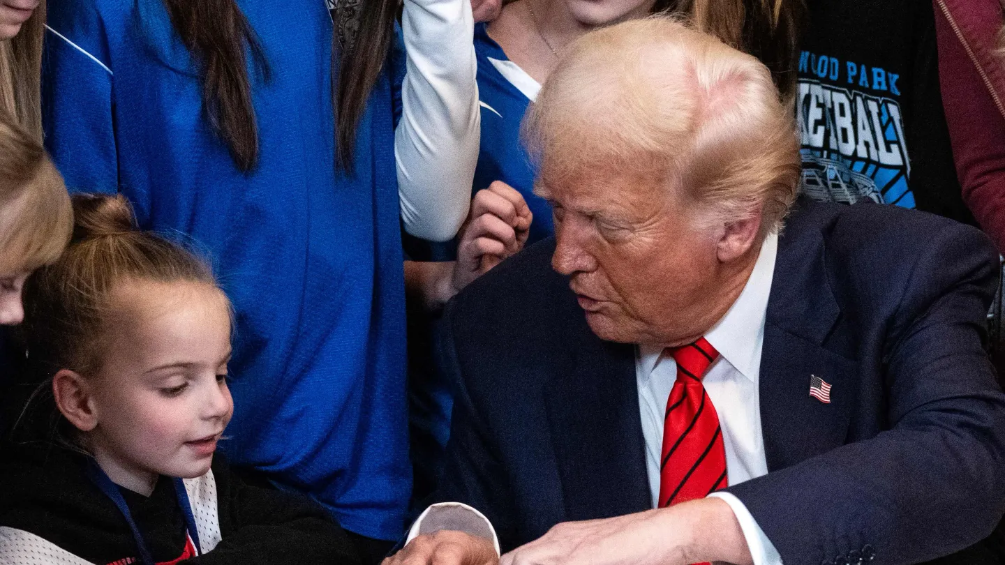 Trump aláírja az Oktatásügyi Minisztérium bezárásáról szóló rendeletet