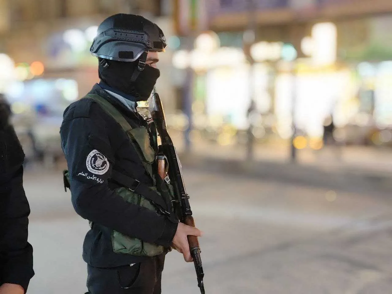 سوريا.. القبض على خلية إرهابية بمحافظة إدلب واكتشاف مقبرة جماعية في مقر أمني سابق