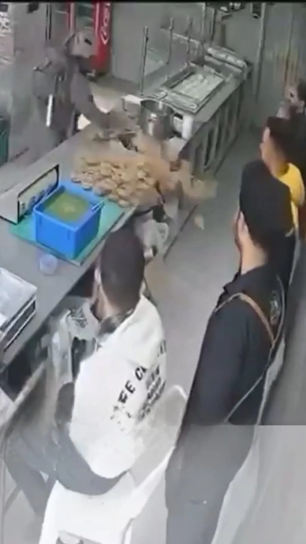 Forcat izraelite bastisin një restorant në Tulkarem përpara iftarit