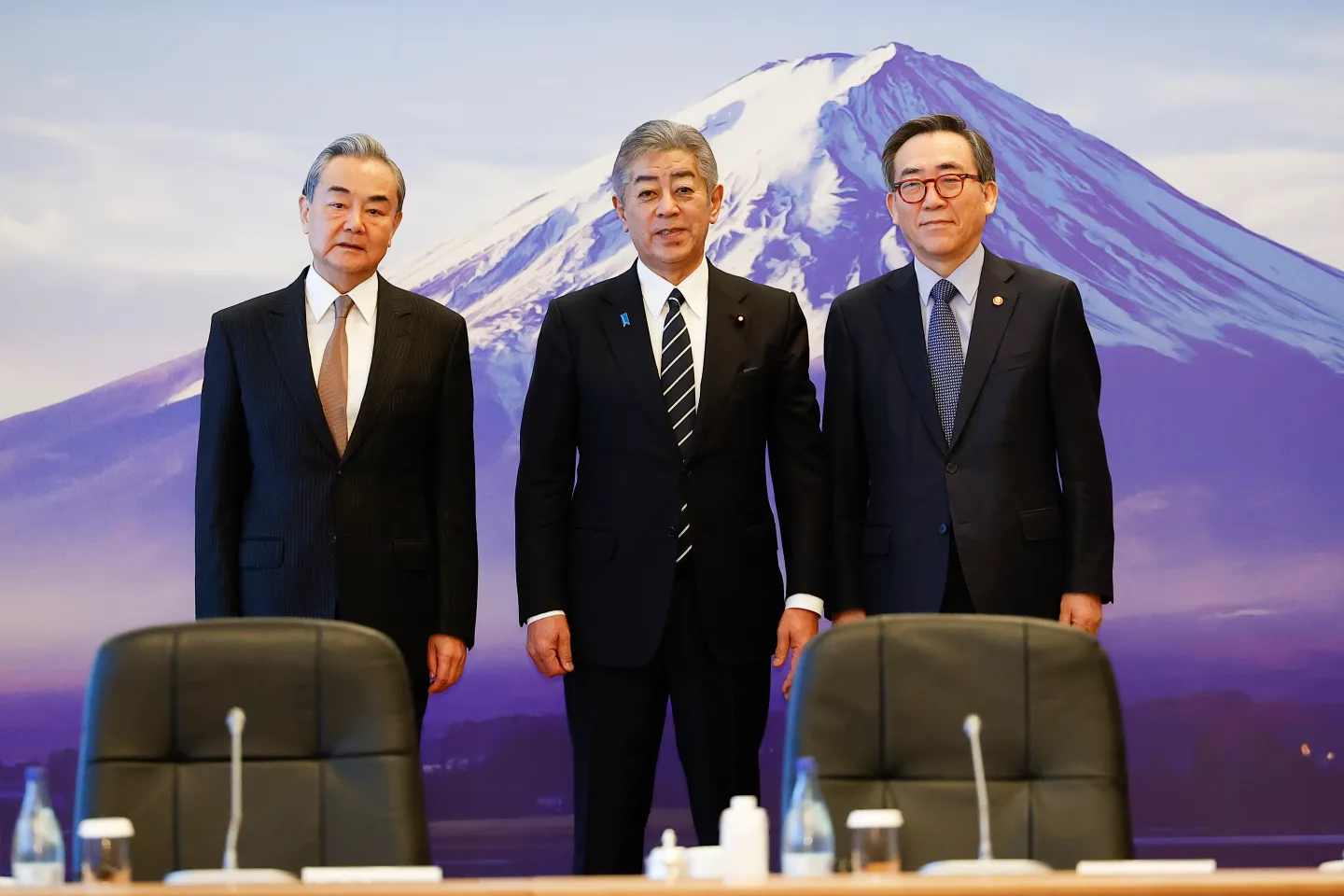 Japan, China, South Korea agree to boost cooperation at Tokyo talks