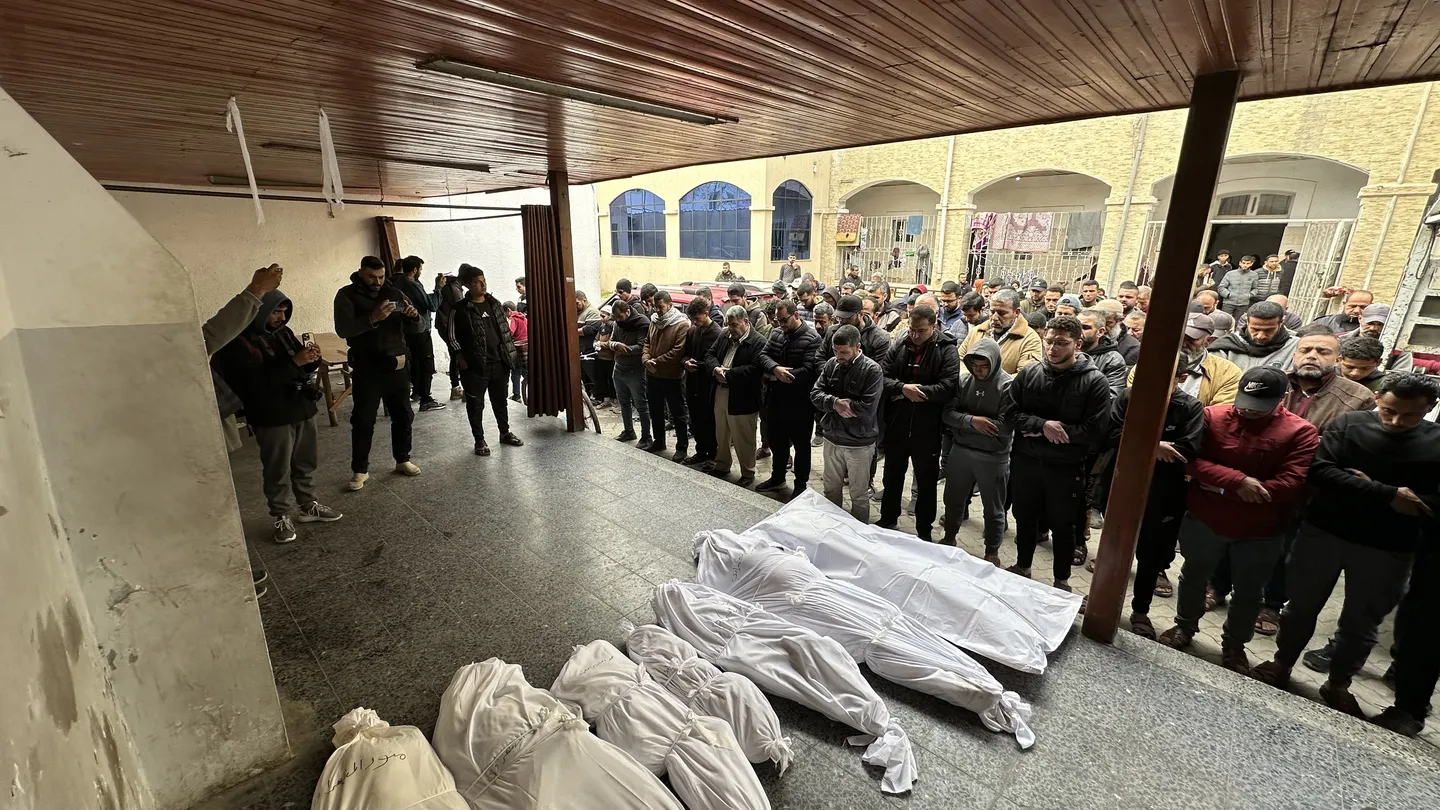 12 شهيداً بينهم 6 أطفال جراء قصف الاحتلال قطاع غزة