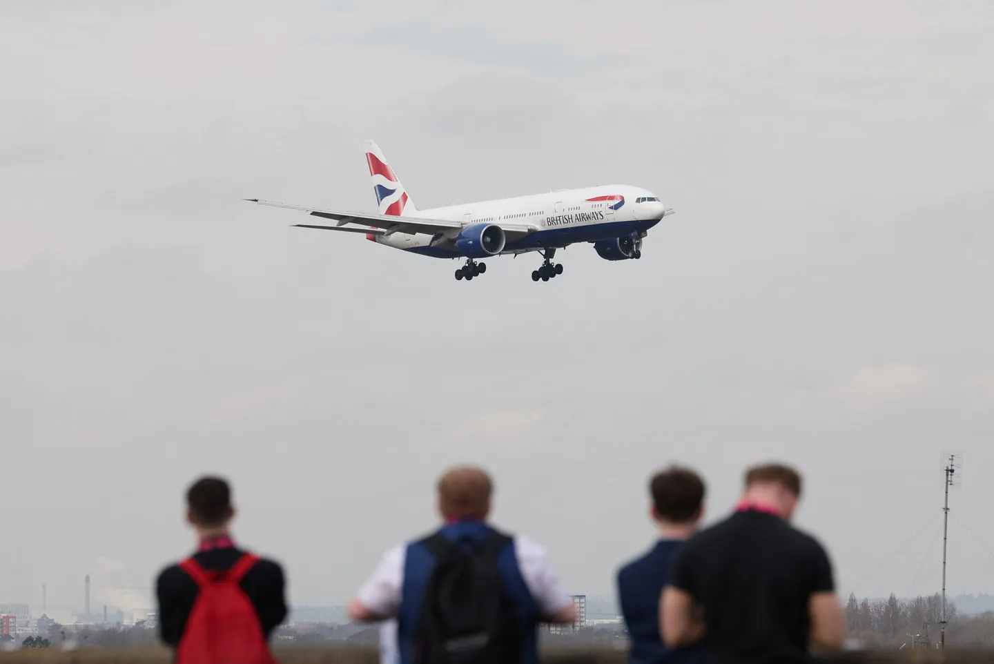 لندن کے ہیتھرو ایئرپورٹ پر  ہفتے کے روز سے  فلائٹ  آپریشن  مکمل طور پر بحال ہو گیا