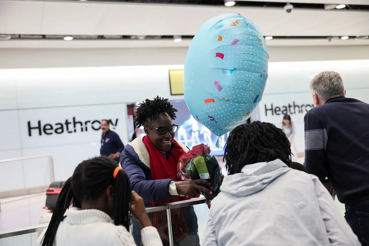 英国希思罗机场在变电站火灾后恢复航班