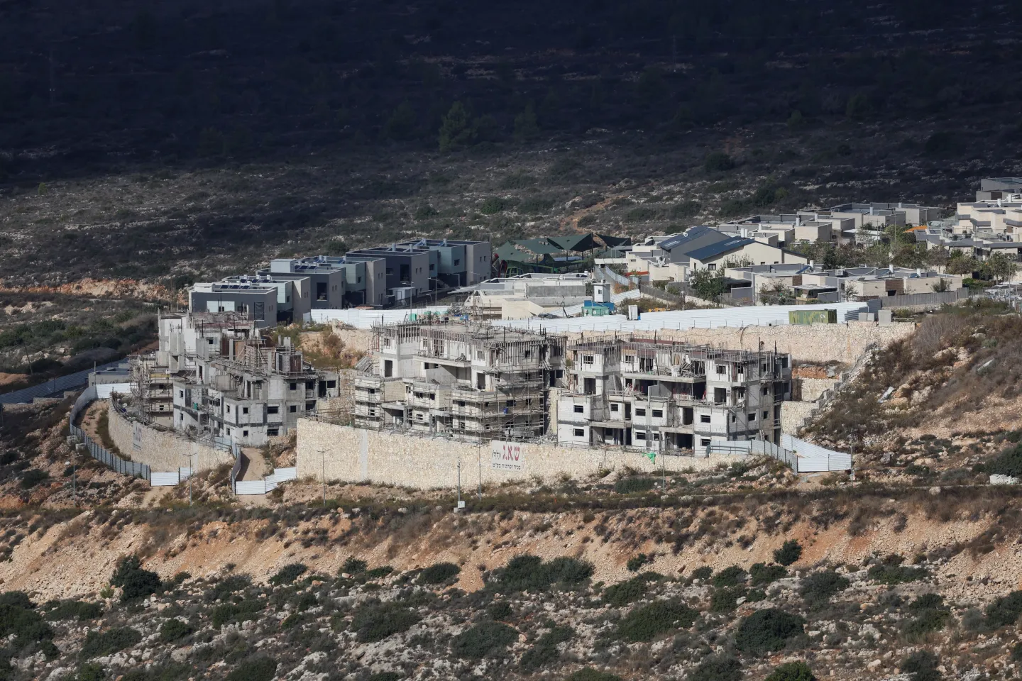 Israel aprova plano para separar e legalizar 13 postos avançados de colonatos na Cisjordânia ocupada