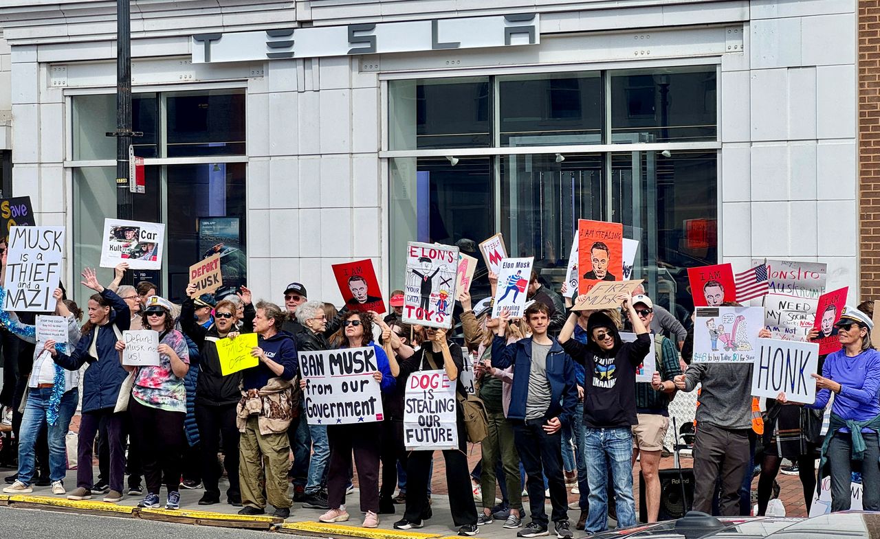 Protesters gather outside Tesla dealership in Washington to rally ...