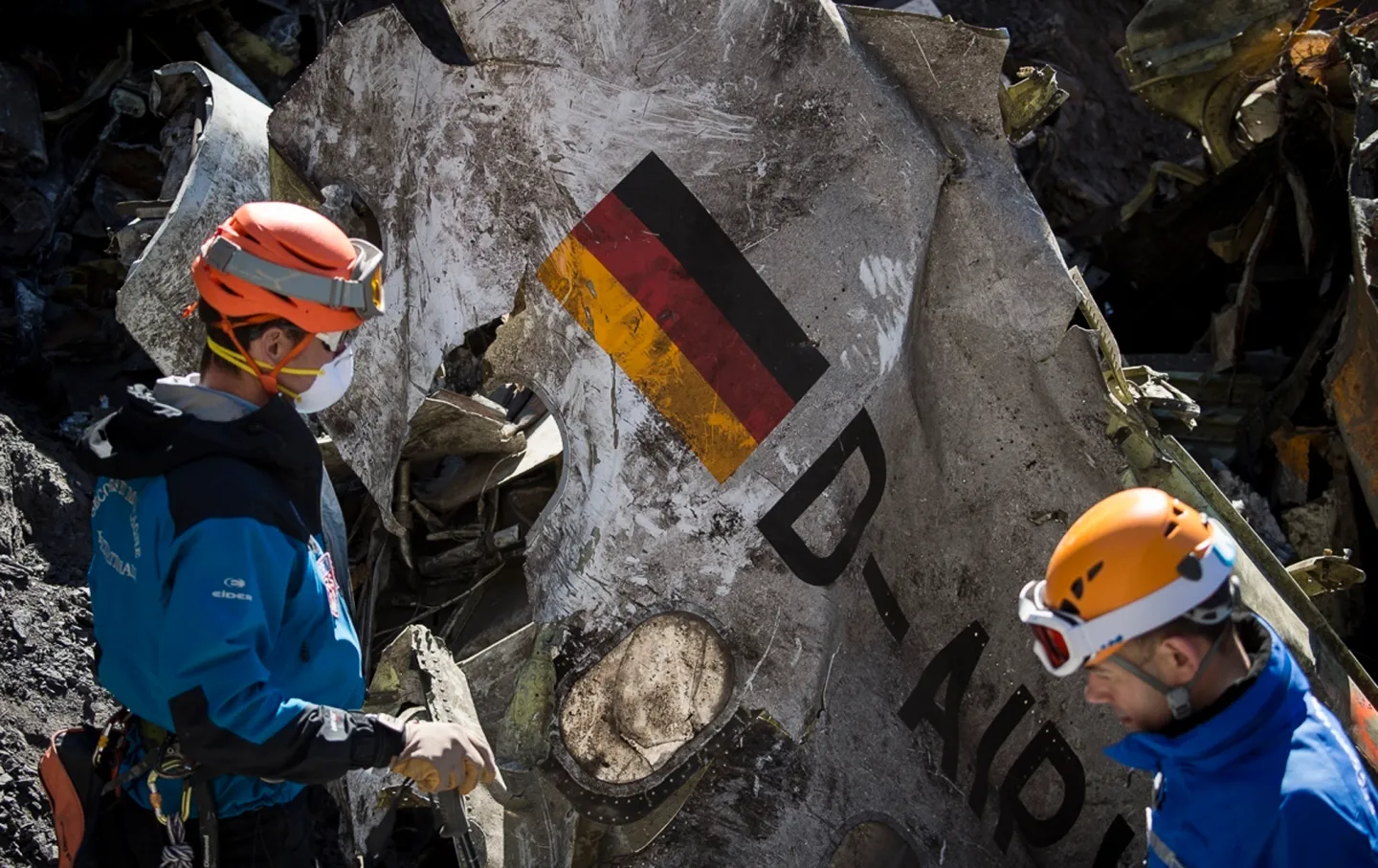 Angehörige gedenken der Opfer des Germanwings-Absturzes 2015