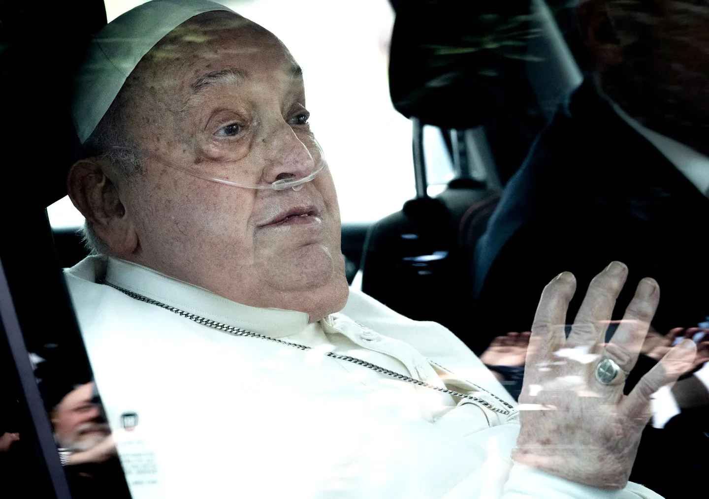 پوپ فرانسس پانچ ہفتے ہسپتال میں رہنے کے بعد  ویٹیکن واپس جا رہے ہیں