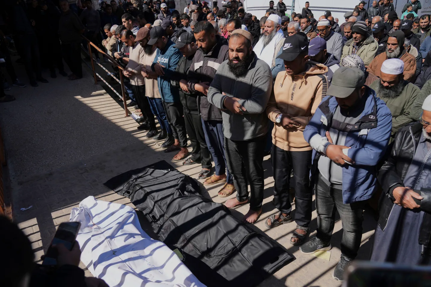 اسرائیل کے غزہ پر حملے جاری ، تین سالہ بچی سمیت 3 فلسطینی جاں بحق