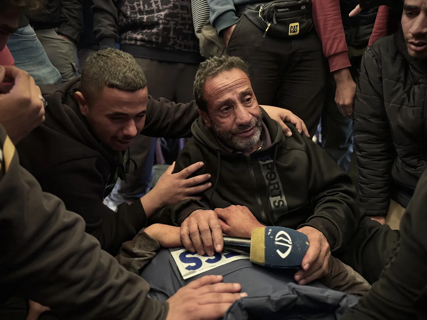 43 شهيداً وعشرات الإصابات بغزة.. وقصف مبنى الصليب الأحمر وسط إنذارات إخلاء وتفاقم الوضع الصحي