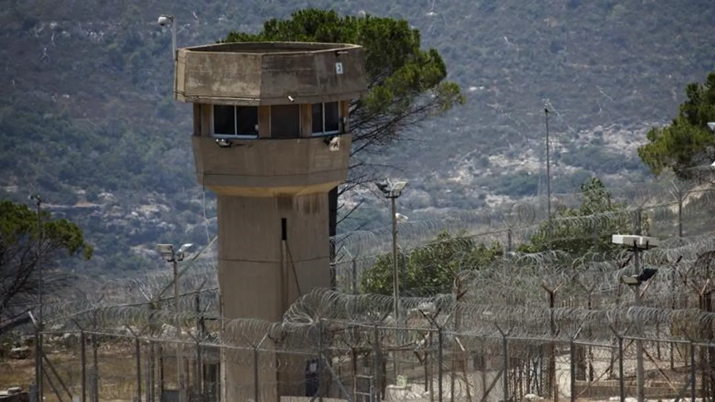 "ملابسات غامضة".. استشهاد أسير فلسطيني قاصر في سجن مجدو الإسرائيلي