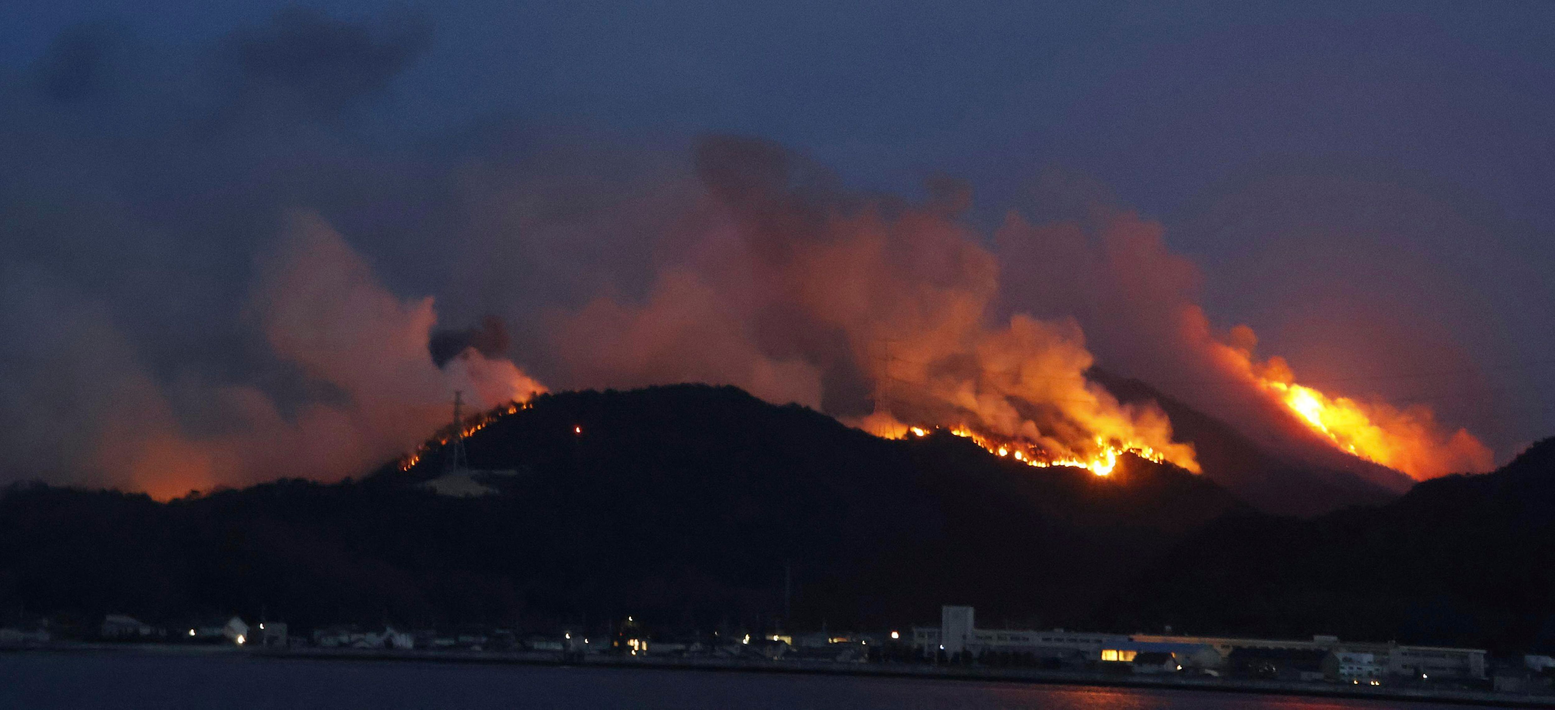 South Korea, Japan battle deadly wildfires, evacuations ordered