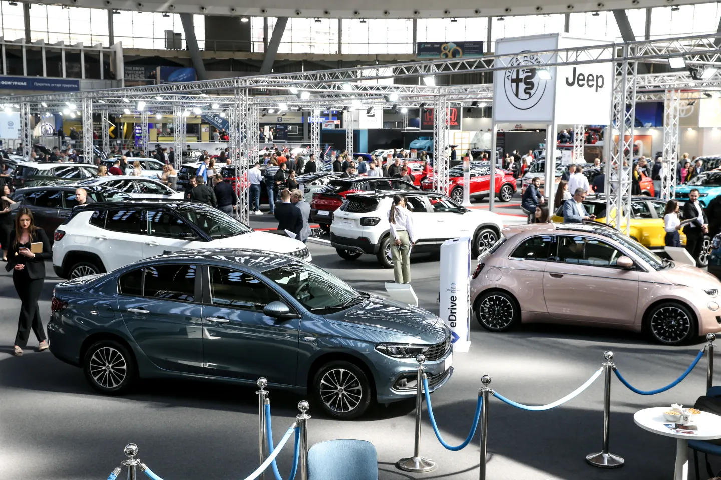 Na salonu automobila u Beogradu rekordan broj posjetilaca