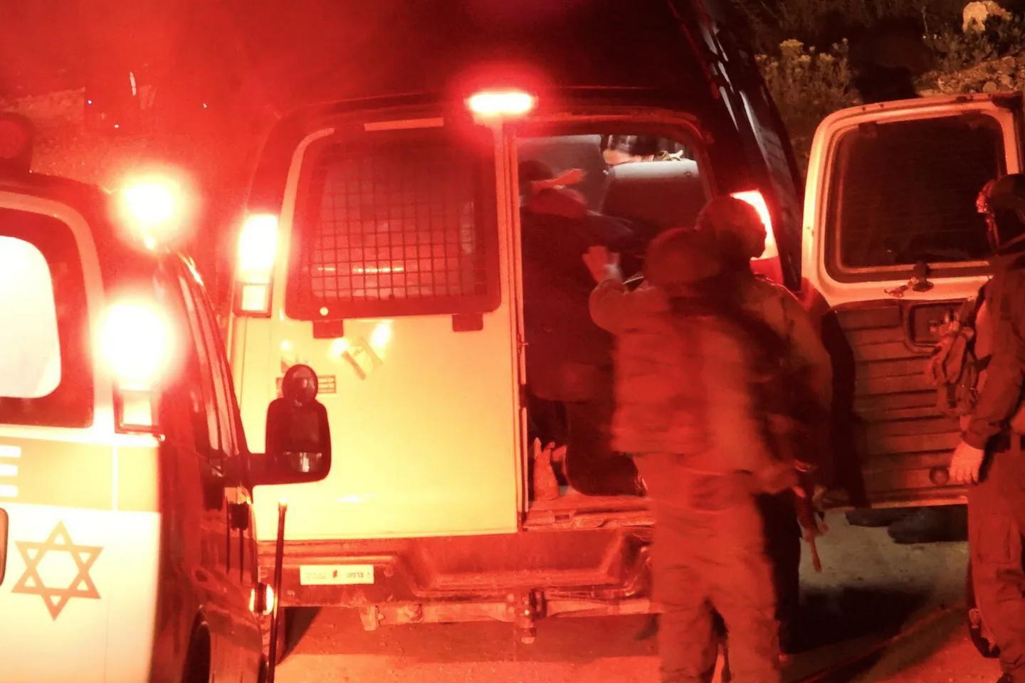 Israel menahan sutradara Palestina pemenang Oscar setelah pemukim ilegal israel menyerangnya