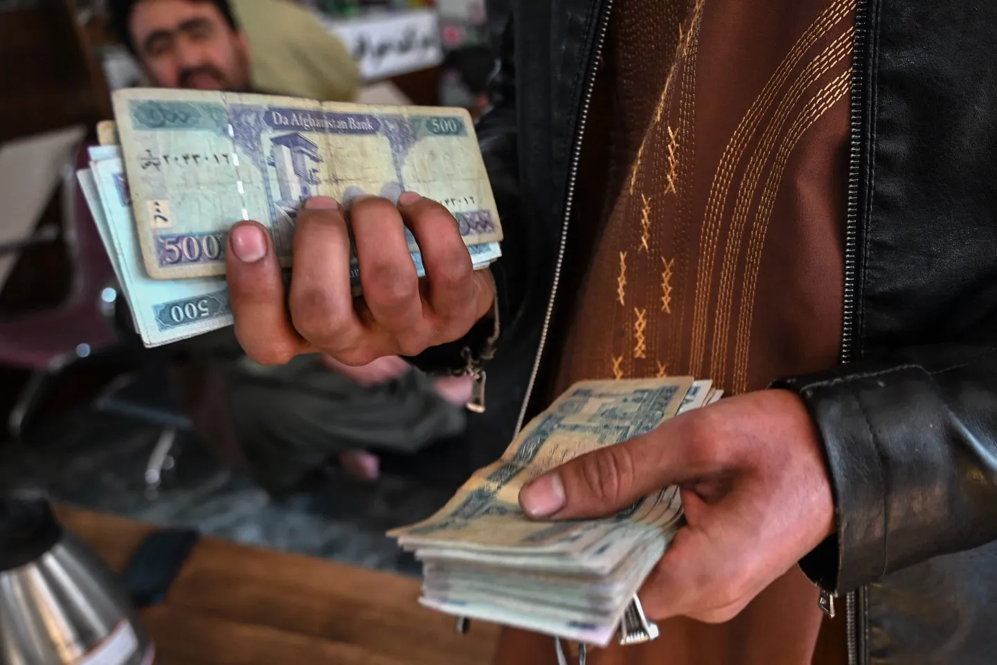 طالبان له امریکا څخه  د افغانستان کنګل شوو شتمنیو د خوشې کولو غوښتنه وکړه