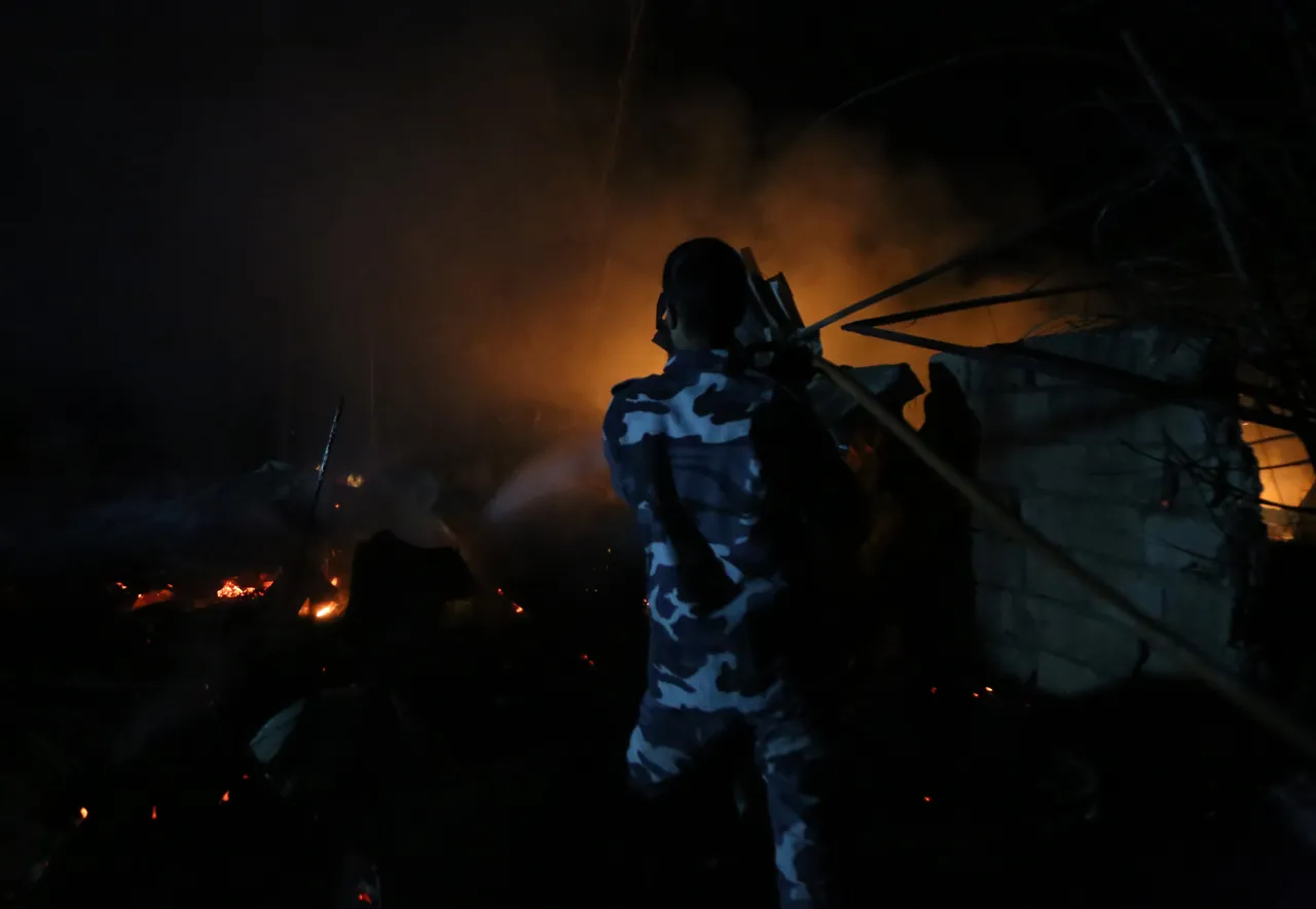 L’armée israélienne frappe deux bases militaires dans le centre de la Syrie