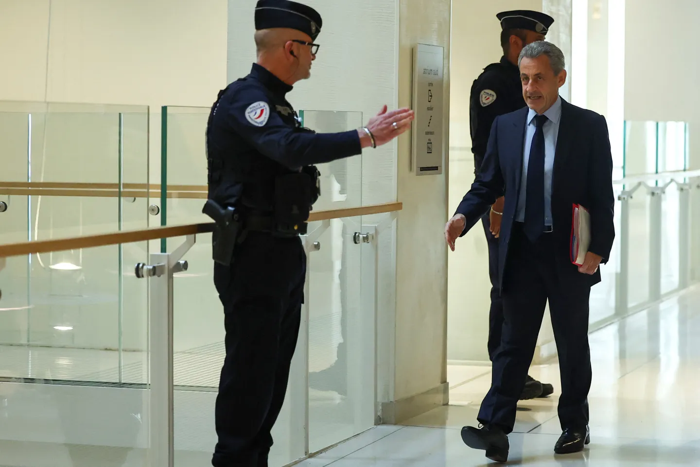 France: le parquet dénonce un "pacte de corruption" "indécent", noué par Sarkozy avec Kadhafi