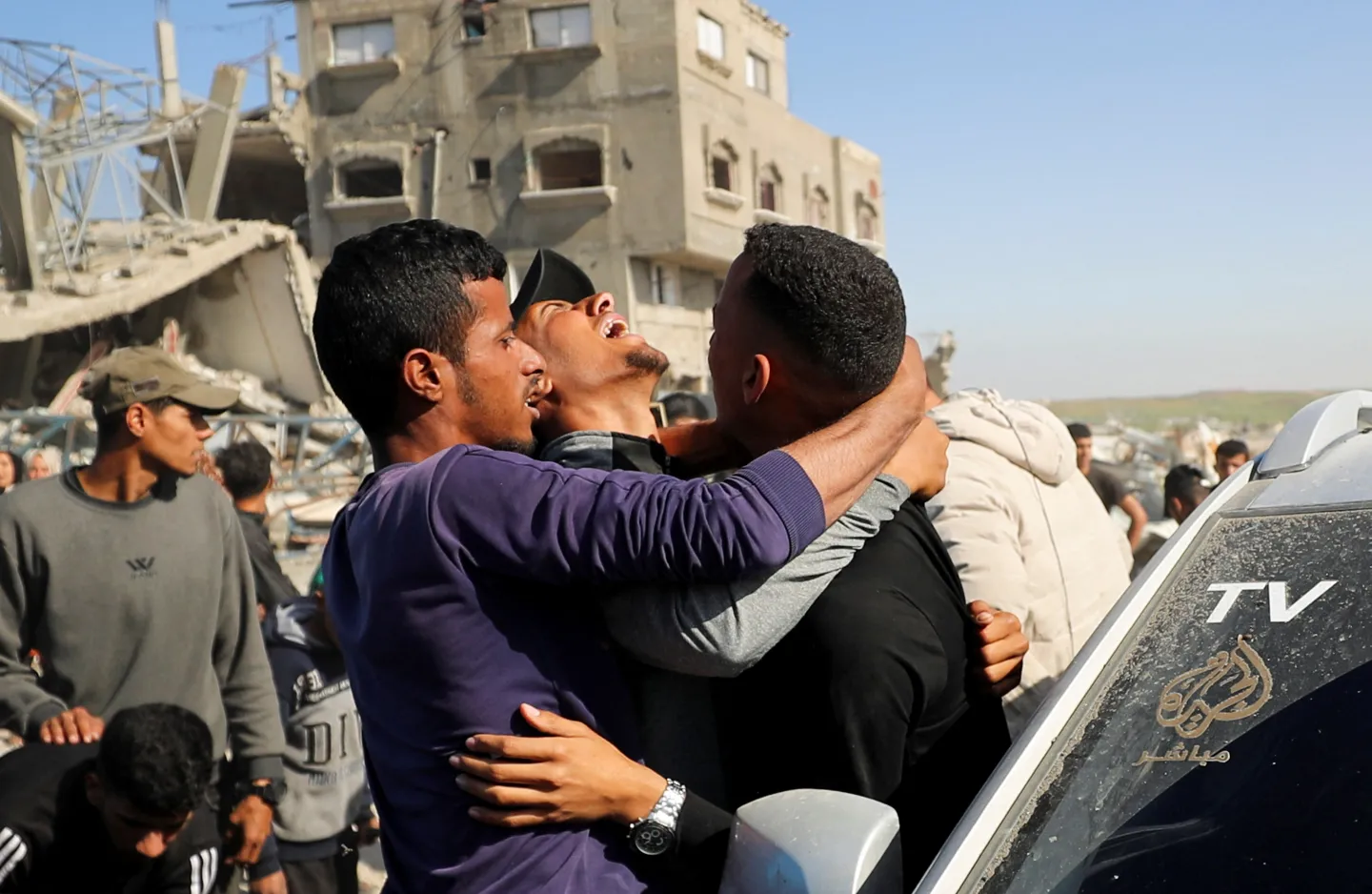 Israel intensifica bombardeos y mata a dos periodistas más en Gaza