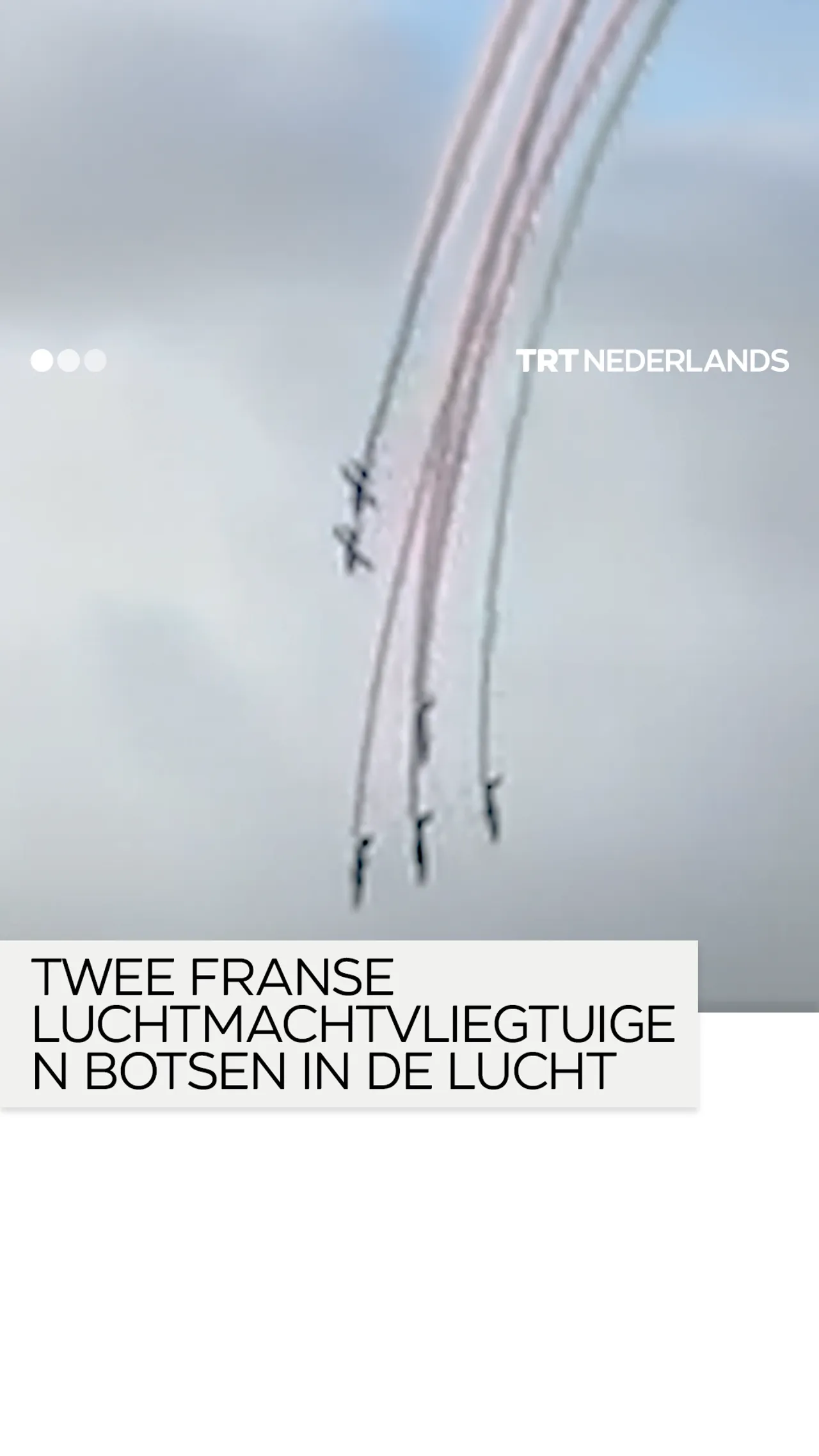 Twee Franse straaljagers botsen midden in de lucht