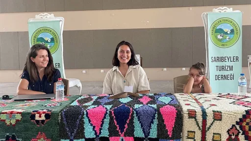 Creó un emprendimiento de alfombras para que una antigua tradición turca no caiga en el olvido