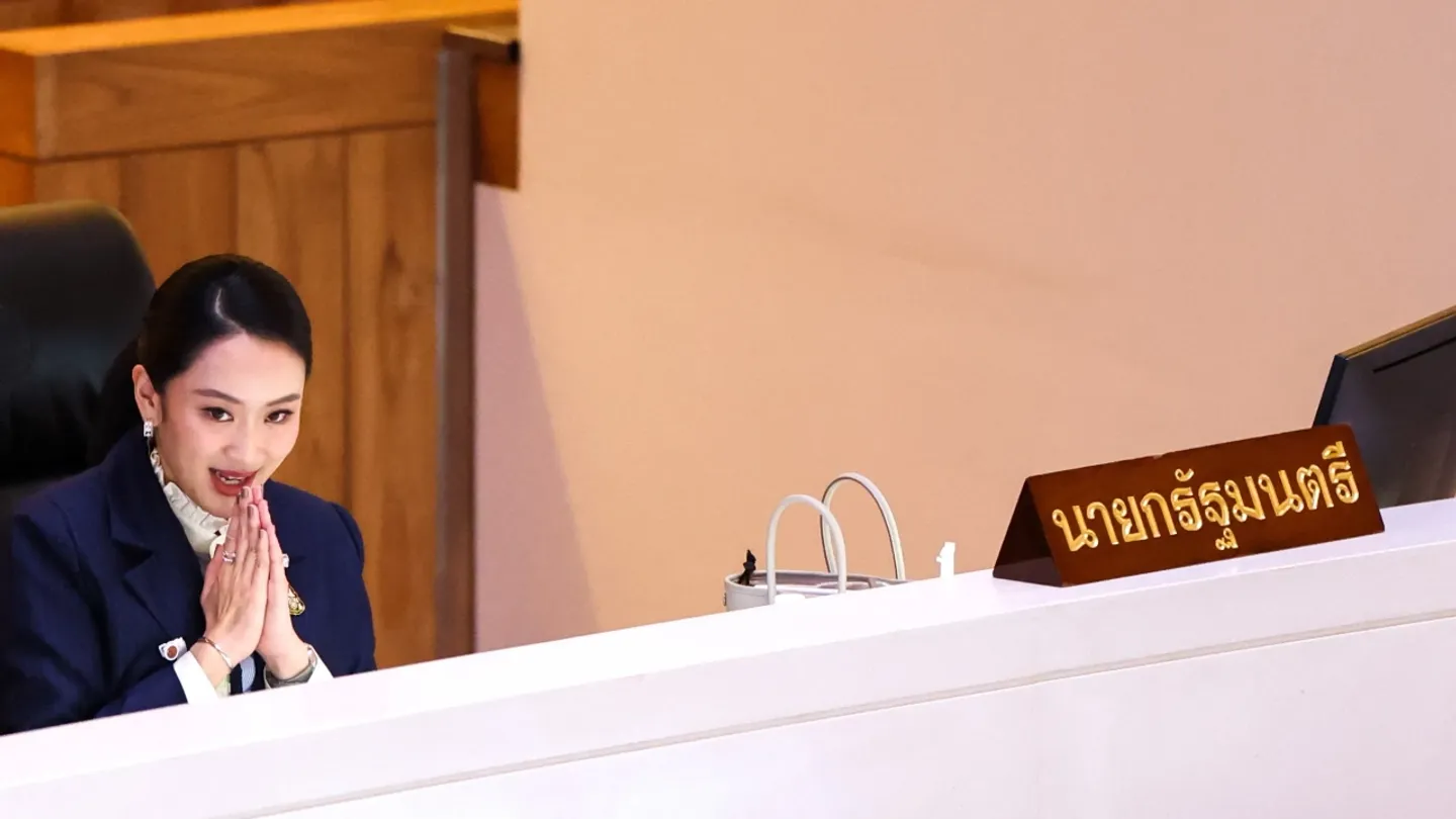 Primeira-Ministra tailandesa sobrevive a moção de censura